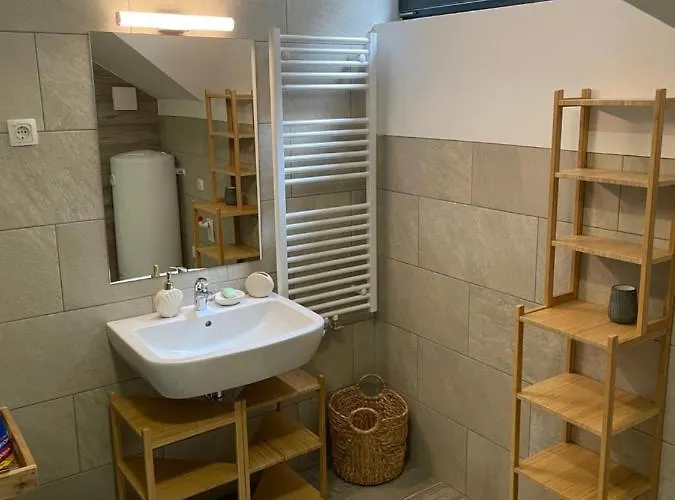 Apartma Med Smrekami Golte Lejlighed *