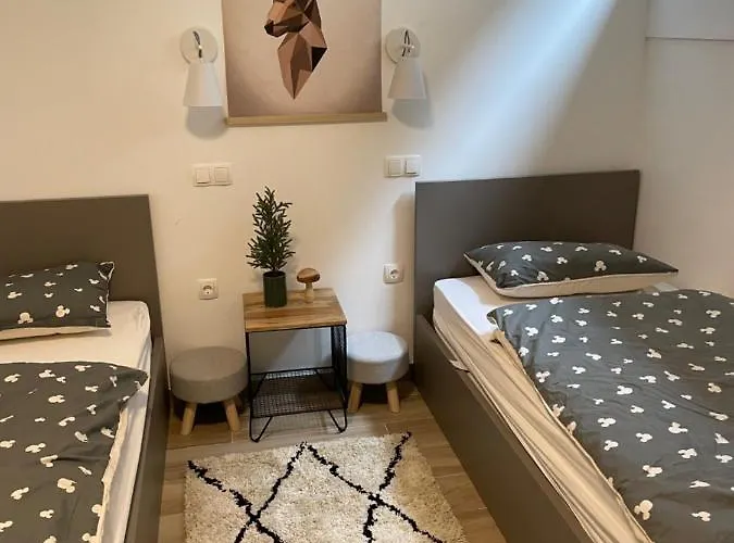 Apartma Med Smrekami Golte *